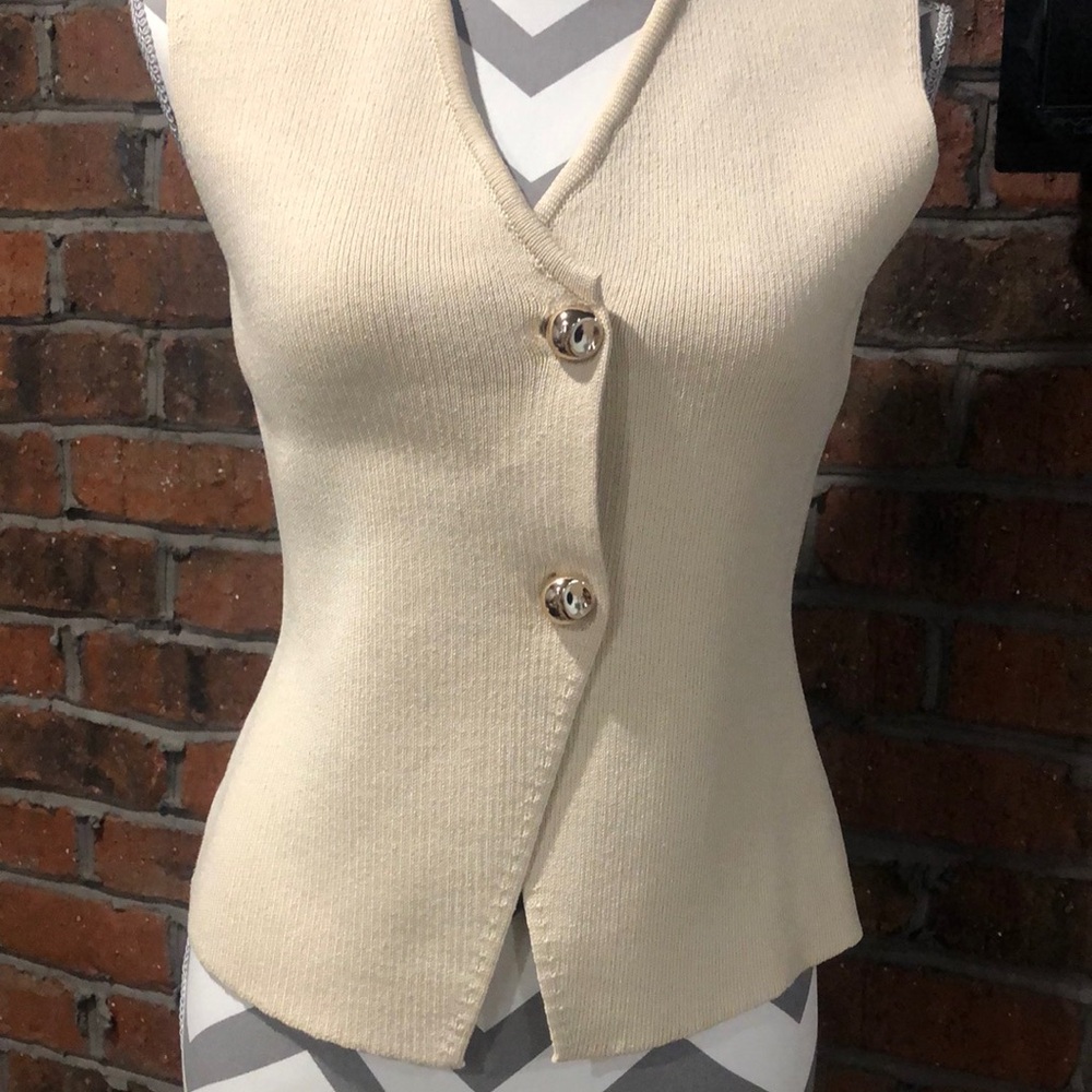 She + Sky Cream V-Neck Sweater Vest - Picture 7 of 12